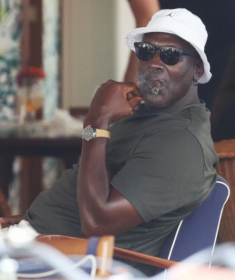 Michael Jordan uživao sa svojim za&scaron;titnim znakom: Bio je sa zanosnom brinetom