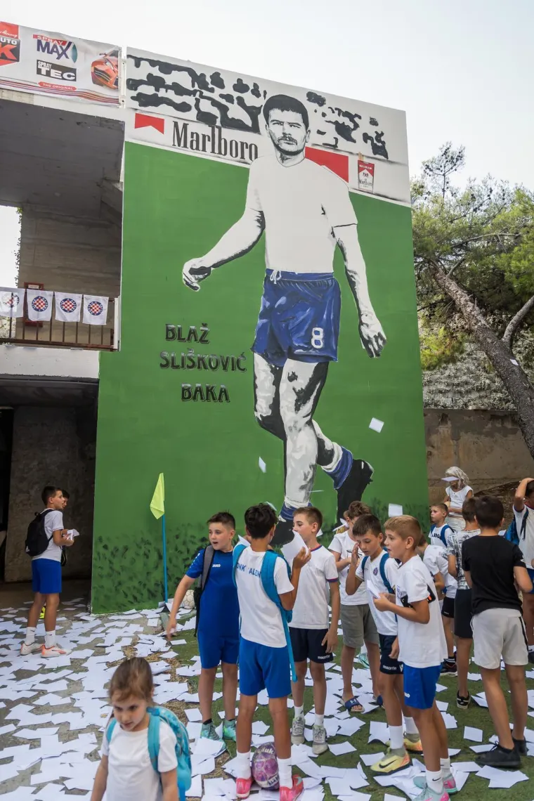 Pogledajte ludnicu koju je Split pripremio Sliškoviću! Poznata lica odala počast legendi Hajduka