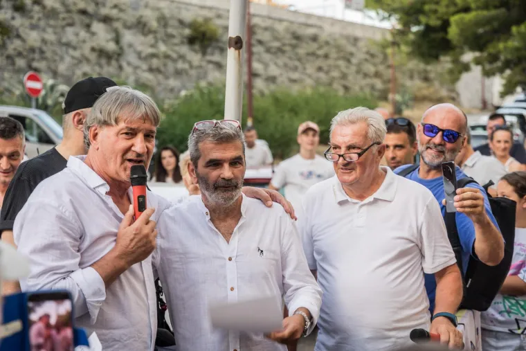 Pogledajte ludnicu koju je Split pripremio Sliškoviću! Poznata lica odala počast legendi Hajduka