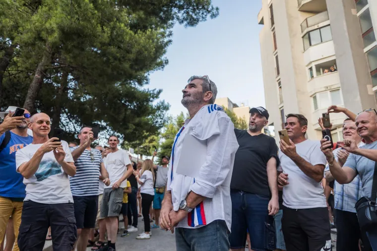 Pogledajte ludnicu koju je Split pripremio Sliškoviću! Poznata lica odala počast legendi Hajduka