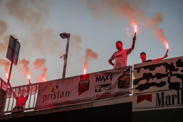 Pogledajte ludnicu koju je Split pripremio Sli&scaron;koviću! Poznata lica odala počast legendi Hajduka