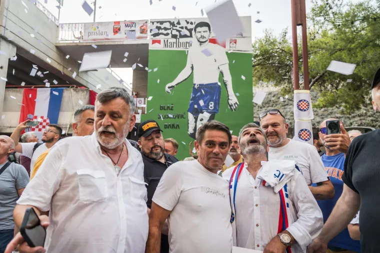 Pogledajte ludnicu koju je Split pripremio Sliškoviću! Poznata lica odala počast legendi Hajduka