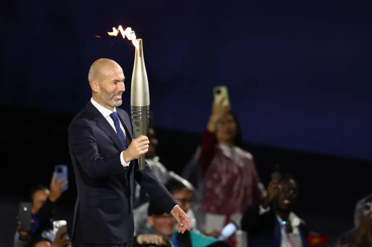 Prije godinu dana Pariz je priredio spektakl! Lady Gaga, Gojira, brodovi i mokra Kolinda