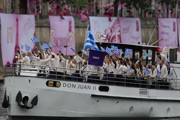 Prije godinu dana Pariz je priredio spektakl! Lady Gaga, Gojira, brodovi i mokra Kolinda