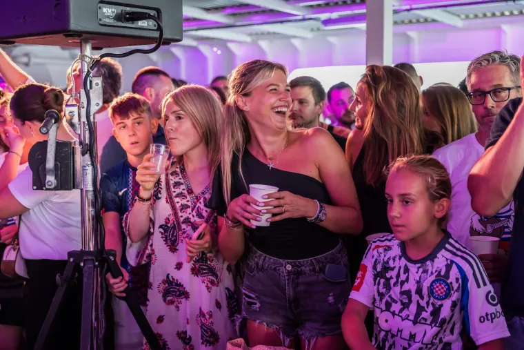 Okupile se poznate face na trajektu za Velu Luku: Evo tko se skroz 'opustio'