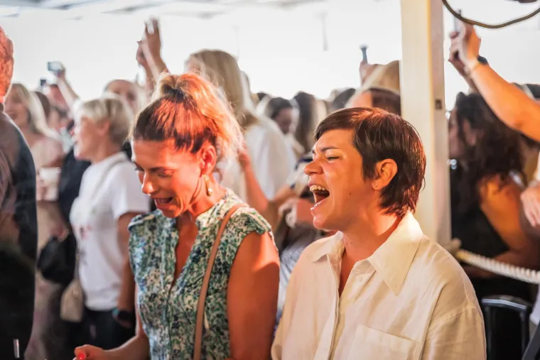 Okupile se poznate face na trajektu za Velu Luku: Evo tko se skroz 'opustio'