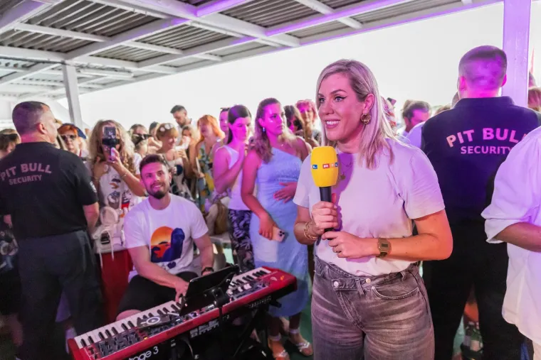 Okupile se poznate face na trajektu za Velu Luku: Evo tko se skroz 'opustio'