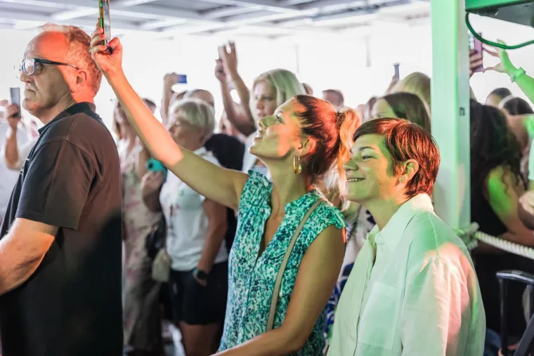 Okupile se poznate face na trajektu za Velu Luku: Evo tko se skroz 'opustio'