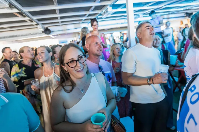 Okupile se poznate face na trajektu za Velu Luku: Evo tko se skroz 'opustio'