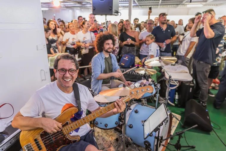 Okupile se poznate face na trajektu za Velu Luku: Evo tko se skroz 'opustio'