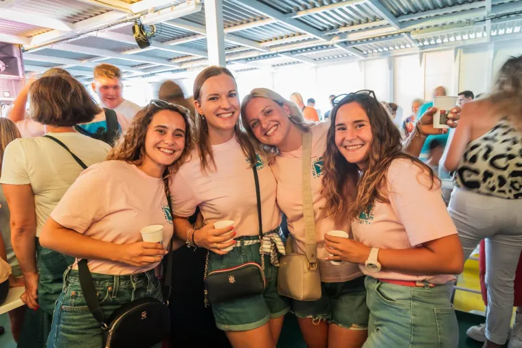 Okupile se poznate face na trajektu za Velu Luku: Evo tko se skroz 'opustio'