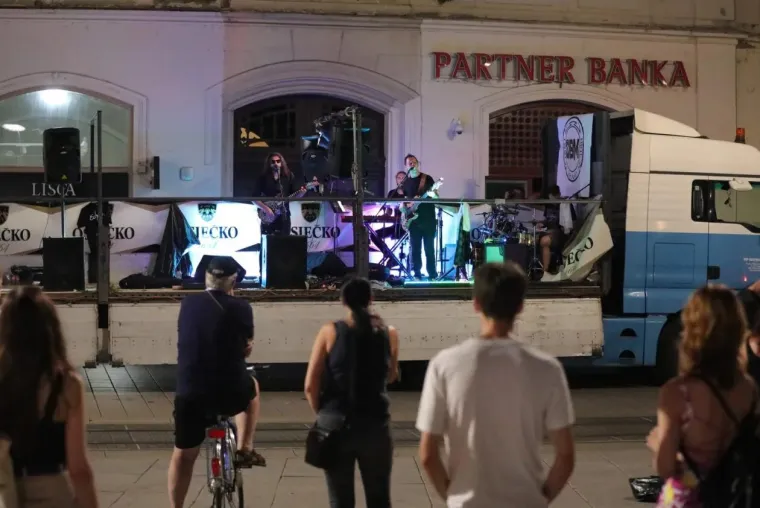 Slavonski golupčići kao parovi iz kataloga: Ovo su mrak prizori iz Osijeka