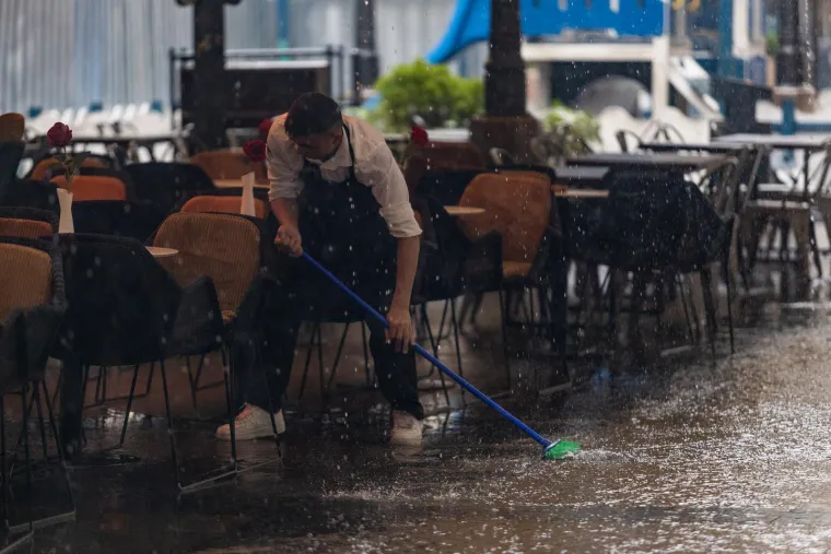 Ovom paru ni ki&scaron;a nije pokvarila tmurnu atmosferu u srcu Zagreba