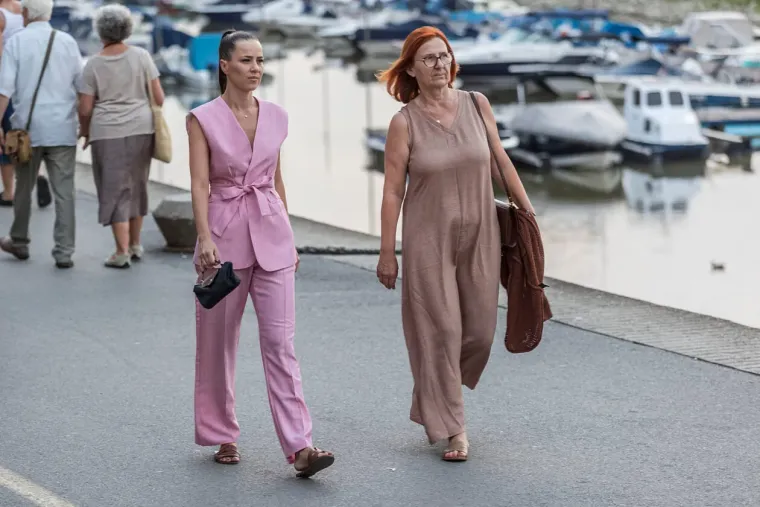 Odmjerena i elegantna: Dama u rozom izazvala divljenje prolaznika na ulicama Osijeka