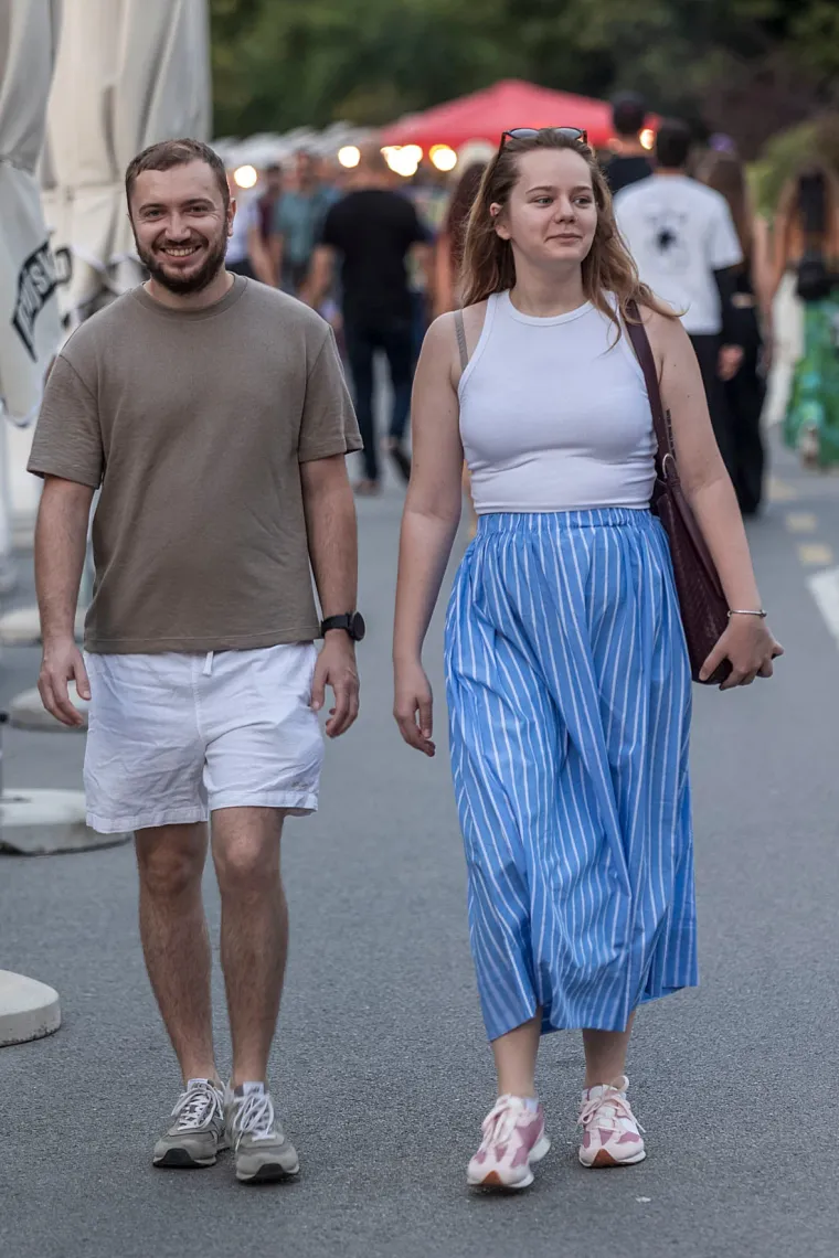 Odmjerena i elegantna: Dama u rozom izazvala divljenje prolaznika na ulicama Osijeka