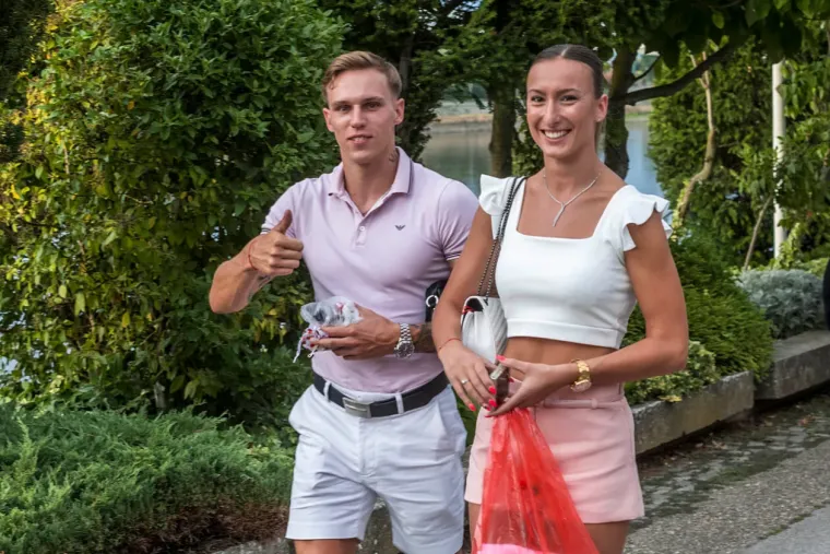 Odmjerena i elegantna: Dama u rozom izazvala divljenje prolaznika na ulicama Osijeka