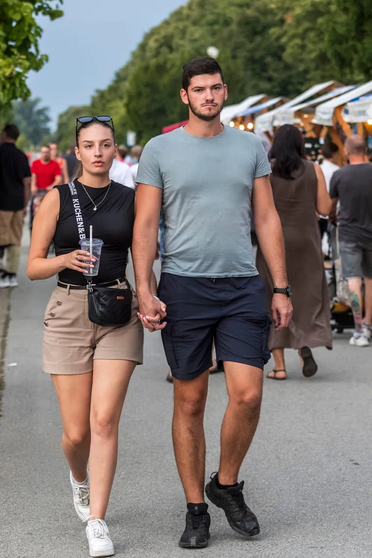 Odmjerena i elegantna: Dama u rozom izazvala divljenje prolaznika na ulicama Osijeka