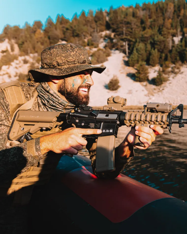 Napadači drhte! Gvardiol se pretvorio u strašnog komandosa: Dobro mu stoji vojnička odora