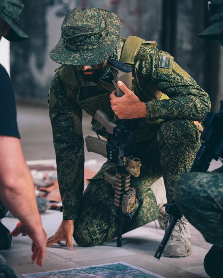 Napadači drhte! Gvardiol se pretvorio u strašnog komandosa: Dobro mu stoji vojnička odora