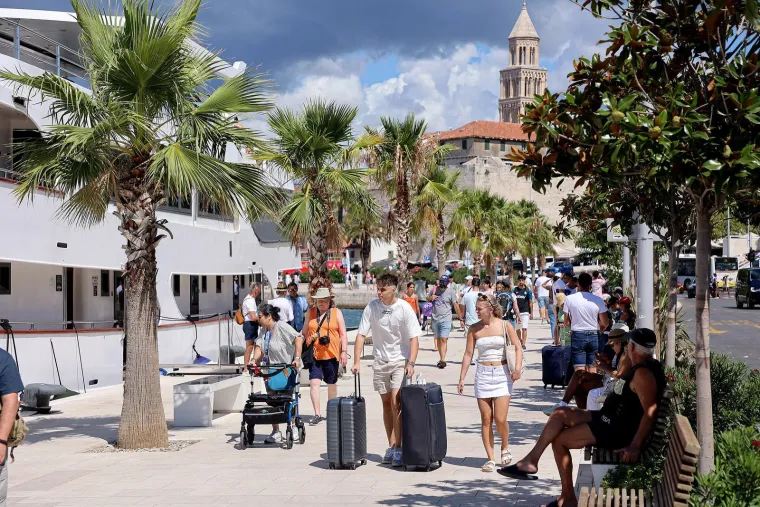 Bačvice prepune ljepotica: Evo tko je mamio poglede