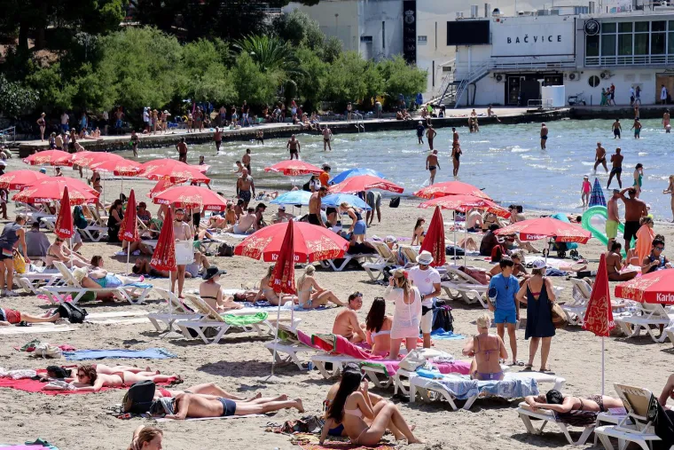 Bačvice prepune ljepotica: Evo tko je mamio poglede