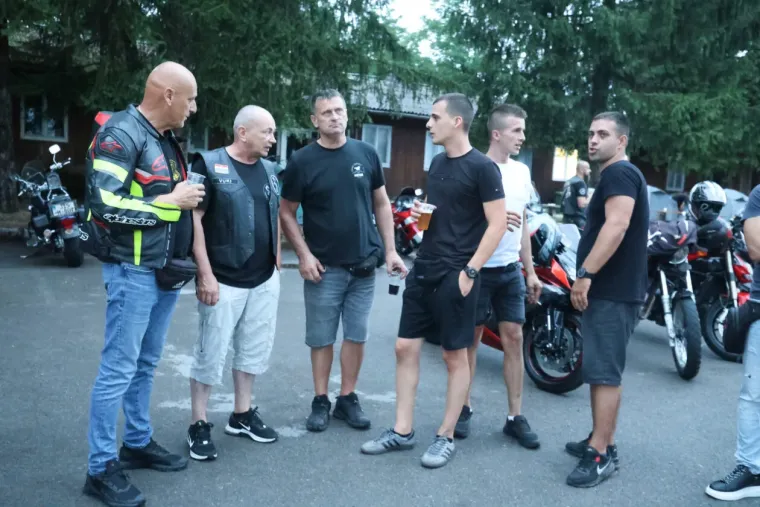 Slunj gorio od energije: Vedra plavuša osmijehom ukrala show na moto susretu