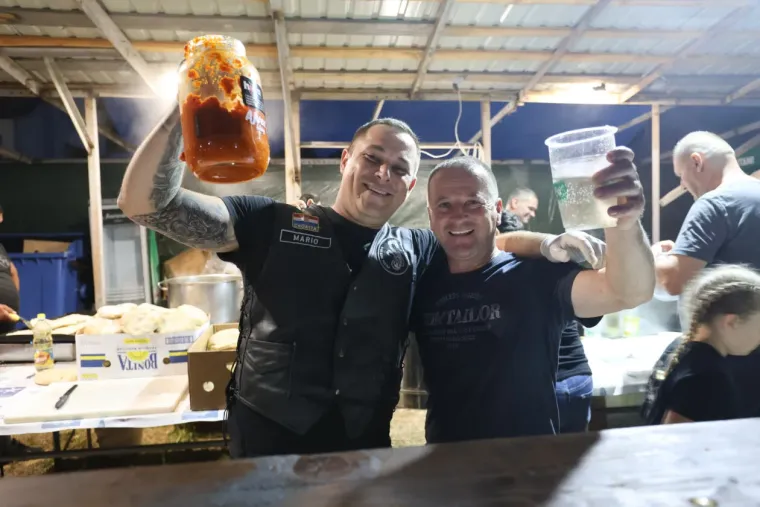 Slunj gorio od energije: Vedra plavu&scaron;a osmijehom ukrala show na moto susretu