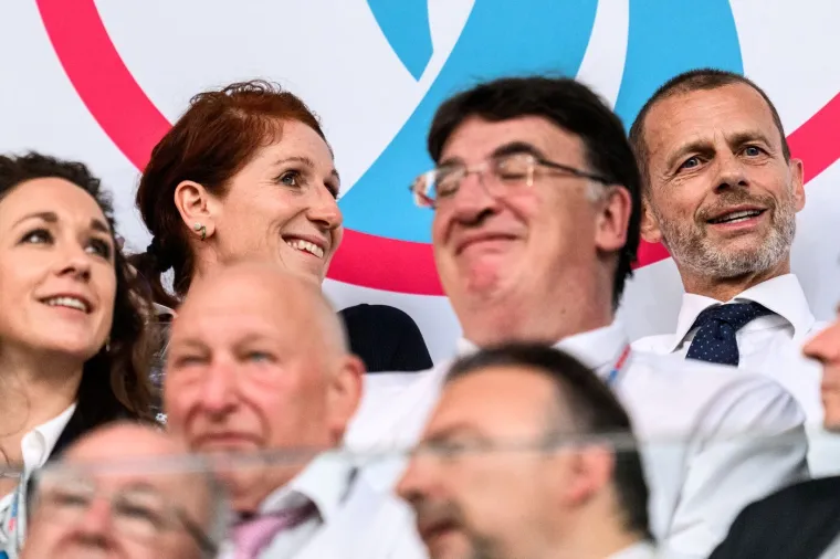 Krema! Čeferin sjedio pored člana kraljevske obitelji, a pažnju je ukrala jedna djevojka...