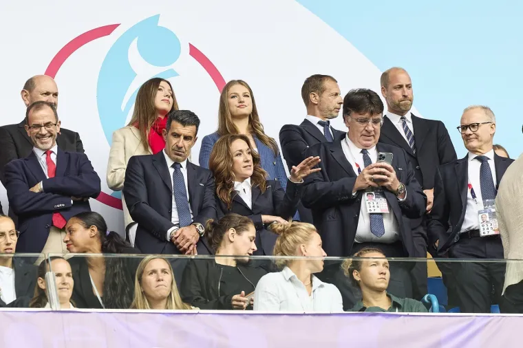 Krema! Čeferin sjedio pored člana kraljevske obitelji, a pažnju je ukrala jedna djevojka...