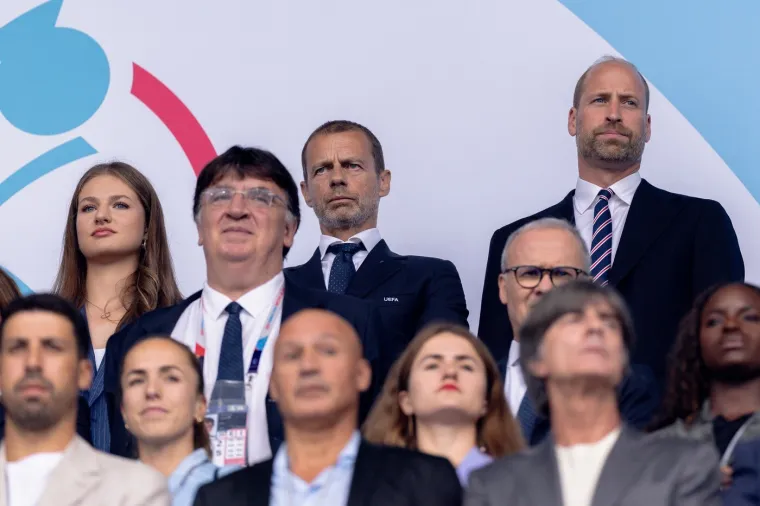 Krema! Čeferin sjedio pored člana kraljevske obitelji, a pažnju je ukrala jedna djevojka...