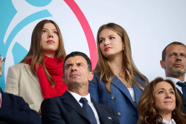 Krema! Čeferin sjedio pored člana kraljevske obitelji, a pažnju je ukrala jedna djevojka...