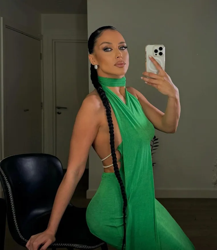 Pjevačicu zbog nedavnog nastupa besramno ismijavaju, tko je cura o kojoj svi pričaju: 'Čak je i njoj nelagodno'