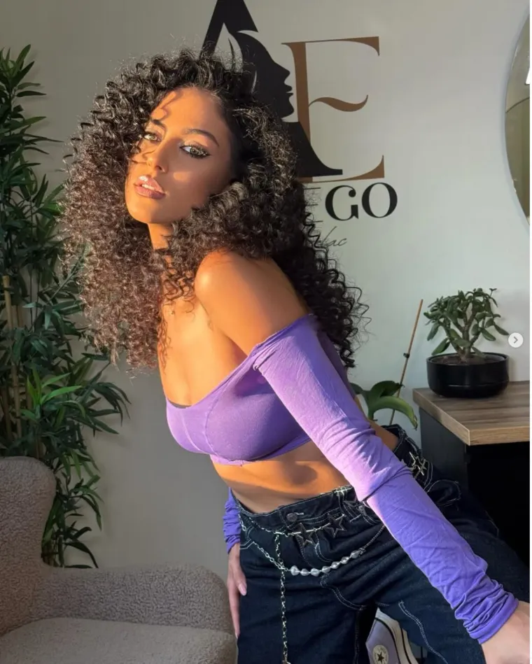 Pjevačicu zbog nedavnog nastupa besramno ismijavaju, tko je cura o kojoj svi pričaju: 'Čak je i njoj nelagodno'