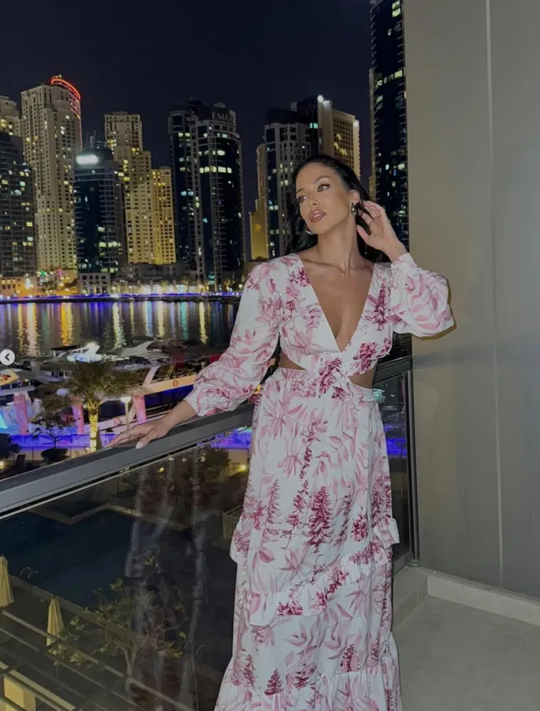 Pjevačicu zbog nedavnog nastupa besramno ismijavaju, tko je cura o kojoj svi pričaju: 'Čak je i njoj nelagodno'