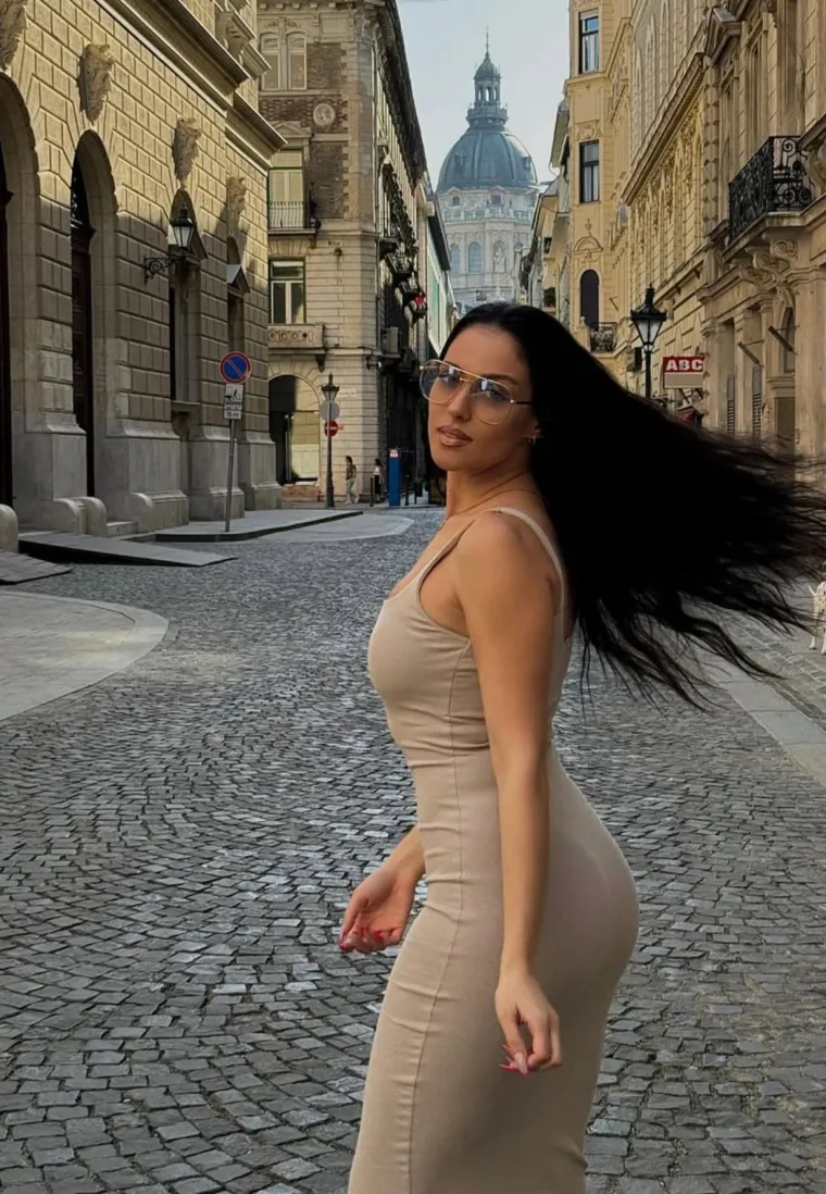 Pjevačicu zbog nedavnog nastupa besramno ismijavaju, tko je cura o kojoj svi pričaju: 'Čak je i njoj nelagodno'