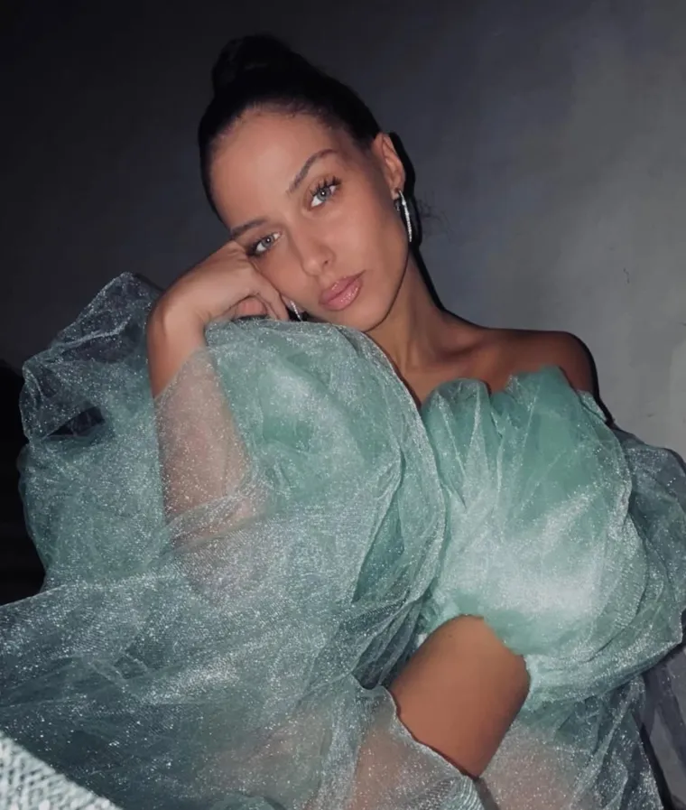 Pjevačicu zbog nedavnog nastupa besramno ismijavaju, tko je cura o kojoj svi pričaju: 'Čak je i njoj nelagodno'