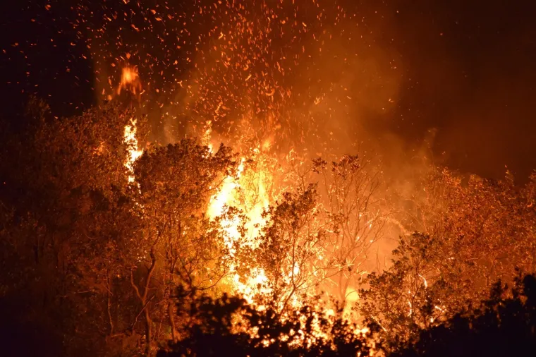 Apokaliptični požari pusto&scaron;e dijelove Europe: Ogla&scaron;ena crvena uzbuna, ljudi bježe iz domova