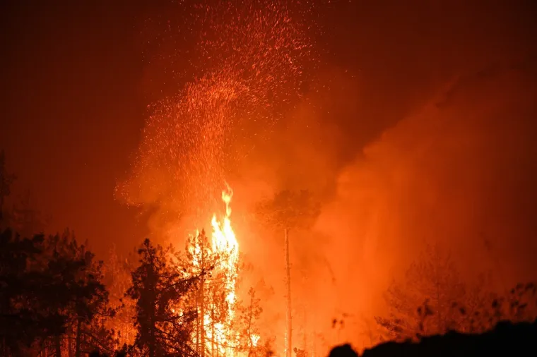 Apokaliptični požari pustoše dijelove Europe: Oglašena crvena uzbuna, ljudi bježe iz domova