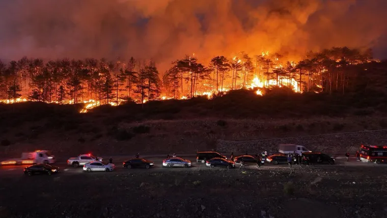 Apokaliptični požari pusto&scaron;e dijelove Europe: Ogla&scaron;ena crvena uzbuna, ljudi bježe iz domova