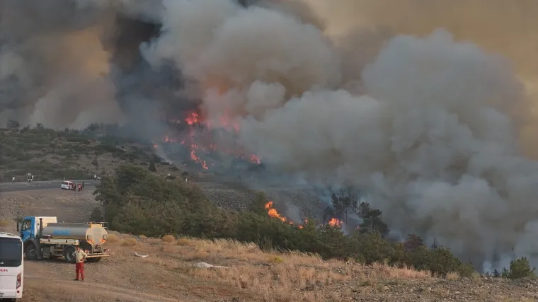 Apokaliptični požari pusto&scaron;e dijelove Europe: Ogla&scaron;ena crvena uzbuna, ljudi bježe iz domova