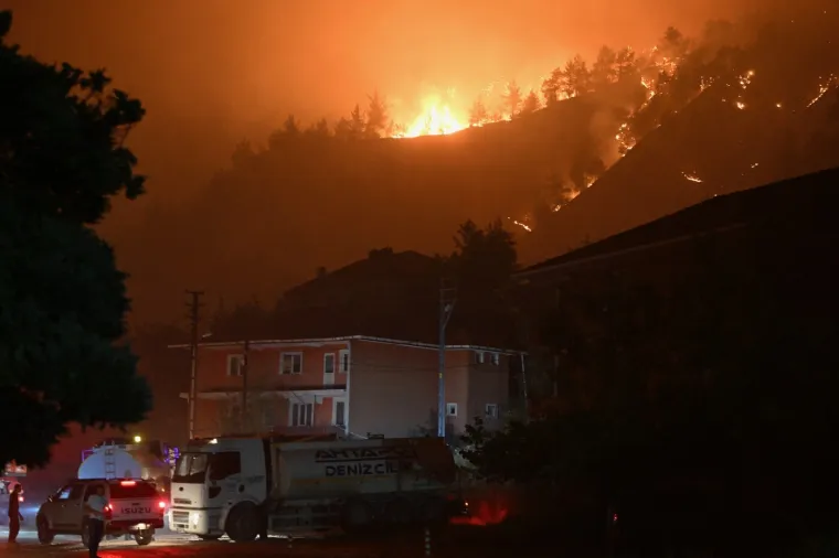 Apokaliptični požari pusto&scaron;e dijelove Europe: Ogla&scaron;ena crvena uzbuna, ljudi bježe iz domova