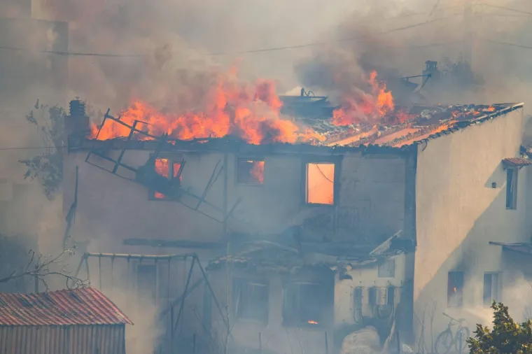 Apokaliptični požari pusto&scaron;e dijelove Europe: Ogla&scaron;ena crvena uzbuna, ljudi bježe iz domova