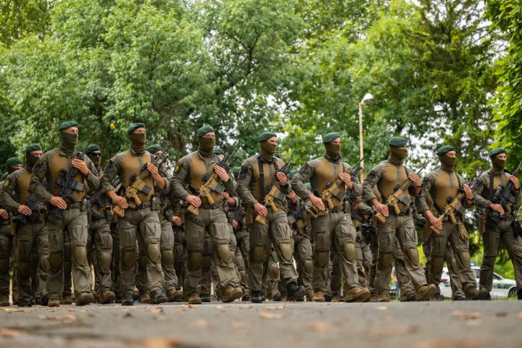 Opake hrvatske vojnikinje pred Anu&scaron;ićem pokazale kako se to radi