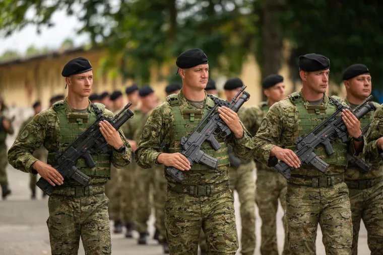 Opake hrvatske vojnikinje pred Anu&scaron;ićem pokazale kako se to radi