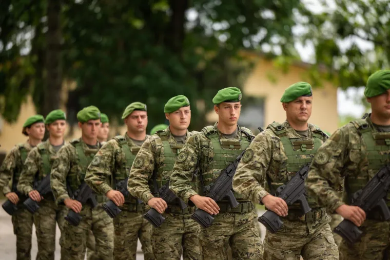 Opake hrvatske vojnikinje pred Anu&scaron;ićem pokazale kako se to radi