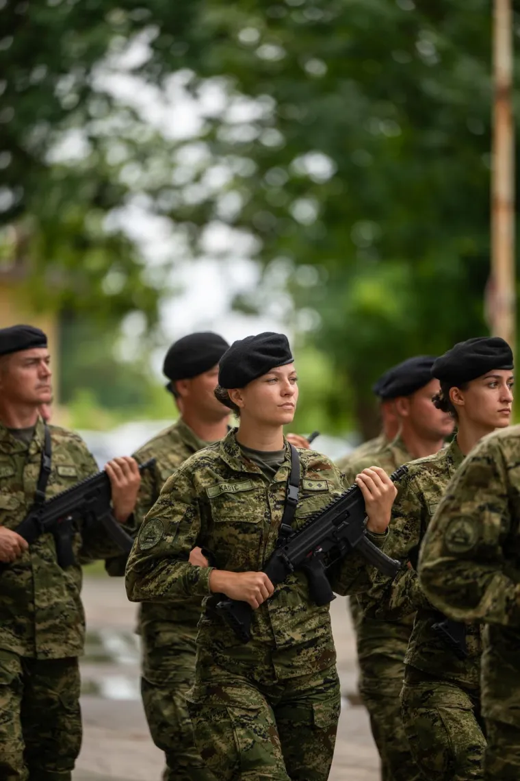 Opake hrvatske vojnikinje pred Anu&scaron;ićem pokazale kako se to radi