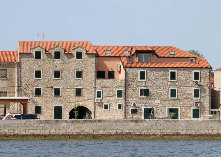 Najmanji naseljeni otok Jadrana nosi divovsku priču o hrabrosti: Ima jedinstven muzej i poseban &scaron;arm