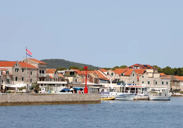 Najmanji naseljeni otok Jadrana nosi divovsku priču o hrabrosti: Ima jedinstven muzej i poseban &scaron;arm