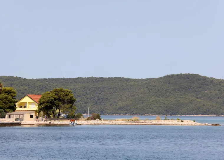 Najmanji naseljeni otok Jadrana nosi divovsku priču o hrabrosti: Ima jedinstven muzej i poseban &scaron;arm