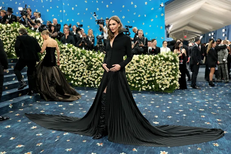 Pisalo se da je bila s Taylor Swift, a onda se udala: Manekenka od 188 centimetara i dalje dominira